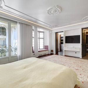 Property in Carre d'Or