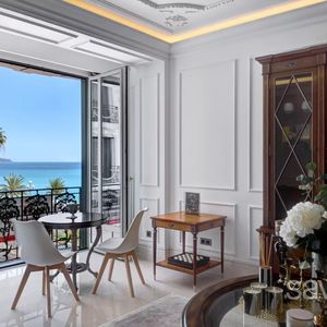 Property in Carre d'Or