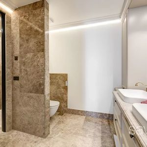 Property in Carre d'Or