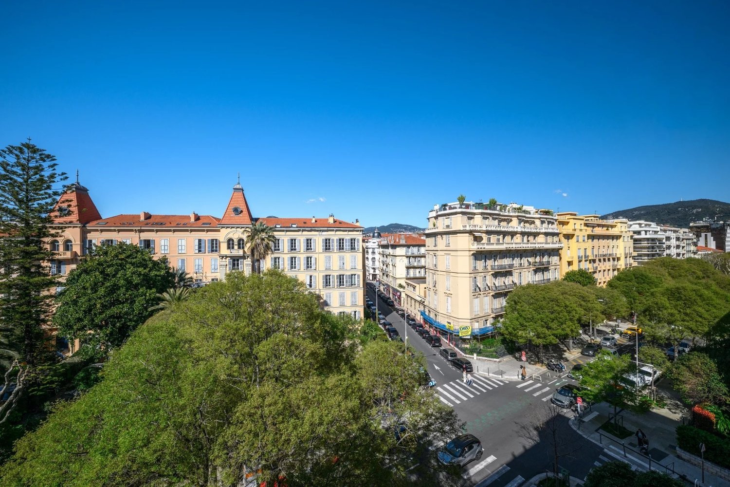 Property photo in Carre d'Or