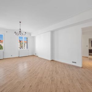 Property in Carre d'Or