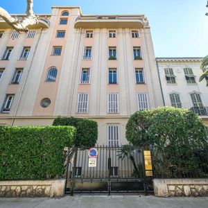 Property in Carre d'Or