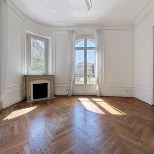 Property in Carre d'Argent