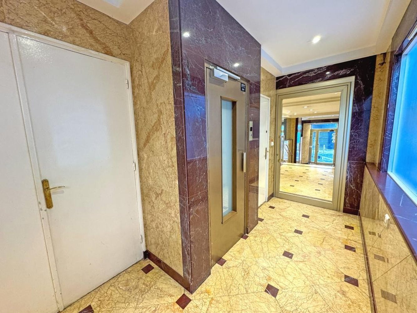 Property photo in Carre d'Or