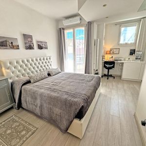 Property in Carre d'Or
