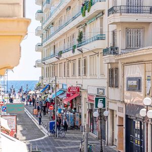 Property in Carre d'Or