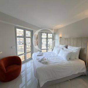 Property in Carre d'Or