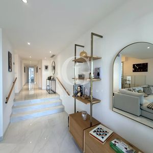 Property in Carre d'Or