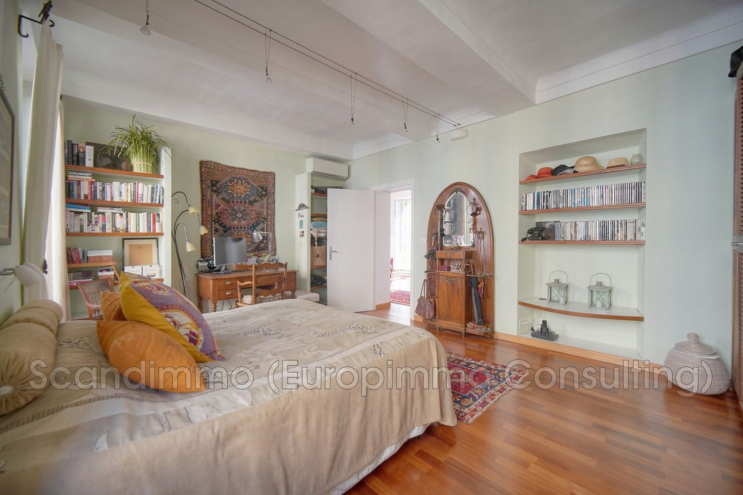 Property photo in Carre d'Or