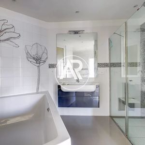 Property in Carre d'Or