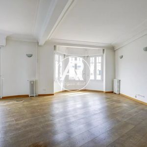 Property in Carre d'Or