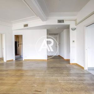 Property in Carre d'Or
