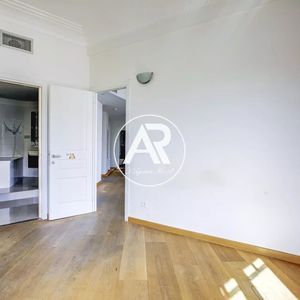 Property in Carre d'Or