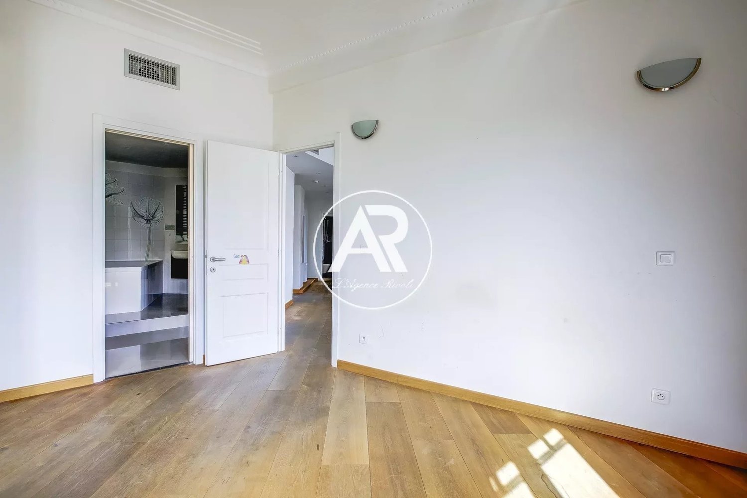 Property photo in Carre d'Or