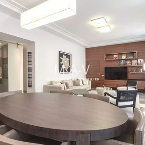 Property in Carre d'Or