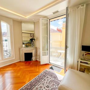 Property in Carre d'Or