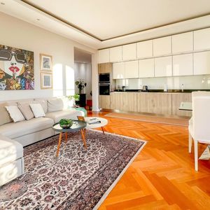 Property in Carre d'Or