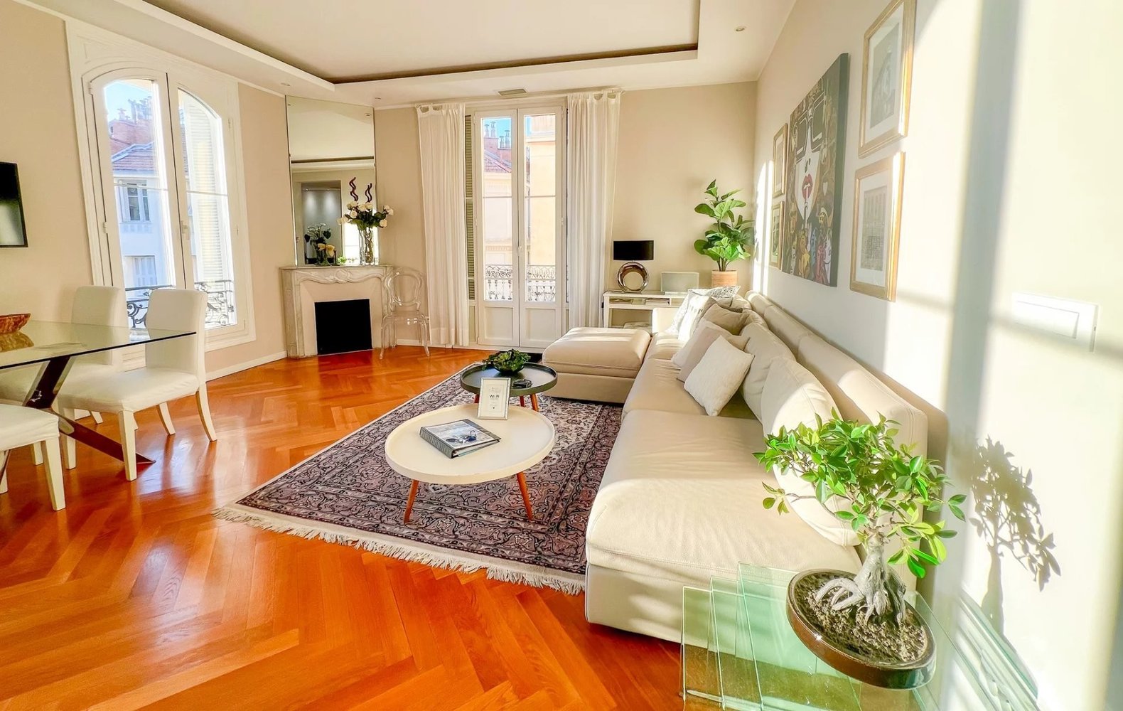 Property photo in Carre d'Or