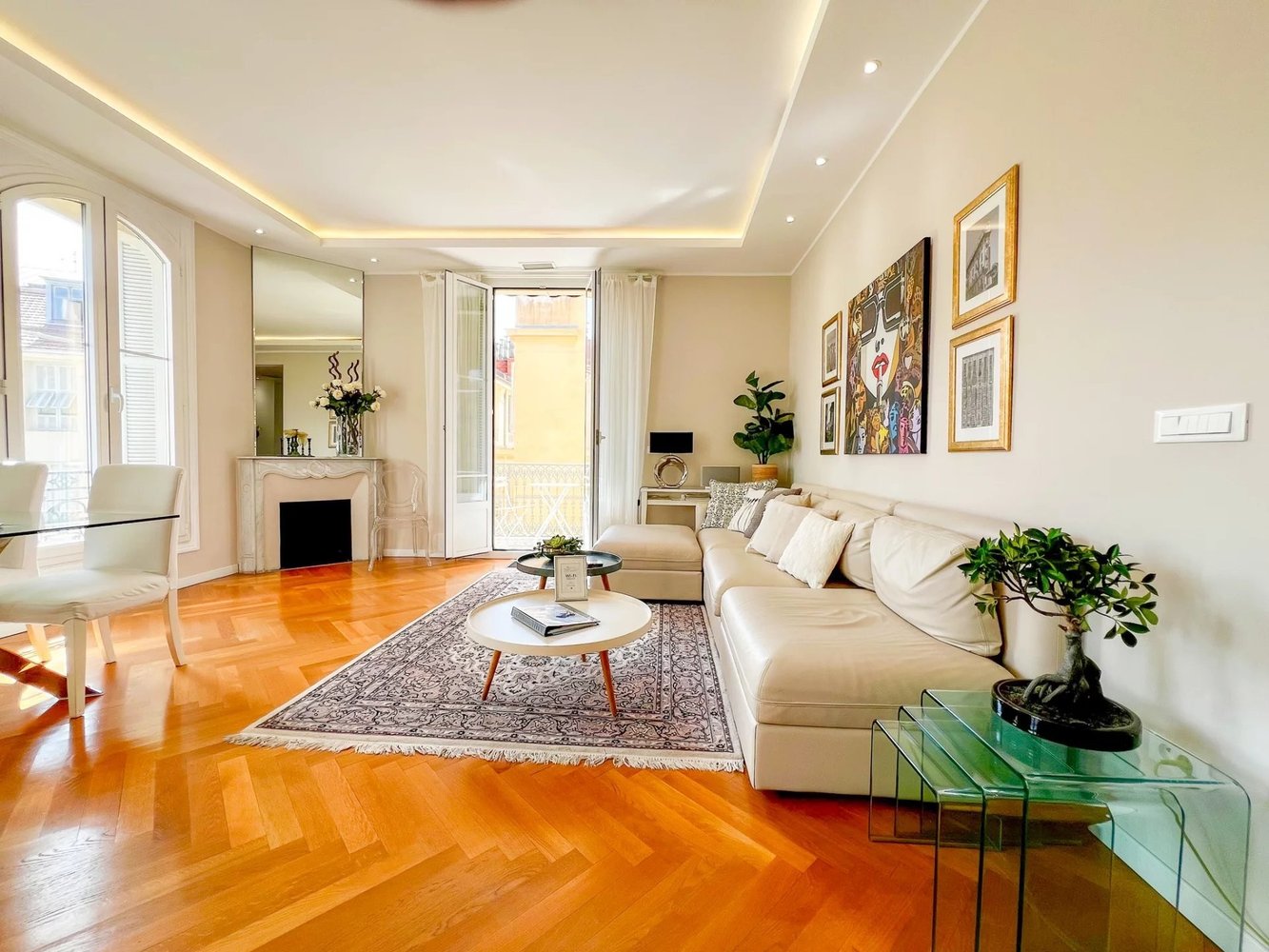 Property photo in Carre d'Or