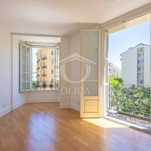 Property in Carre d'Or