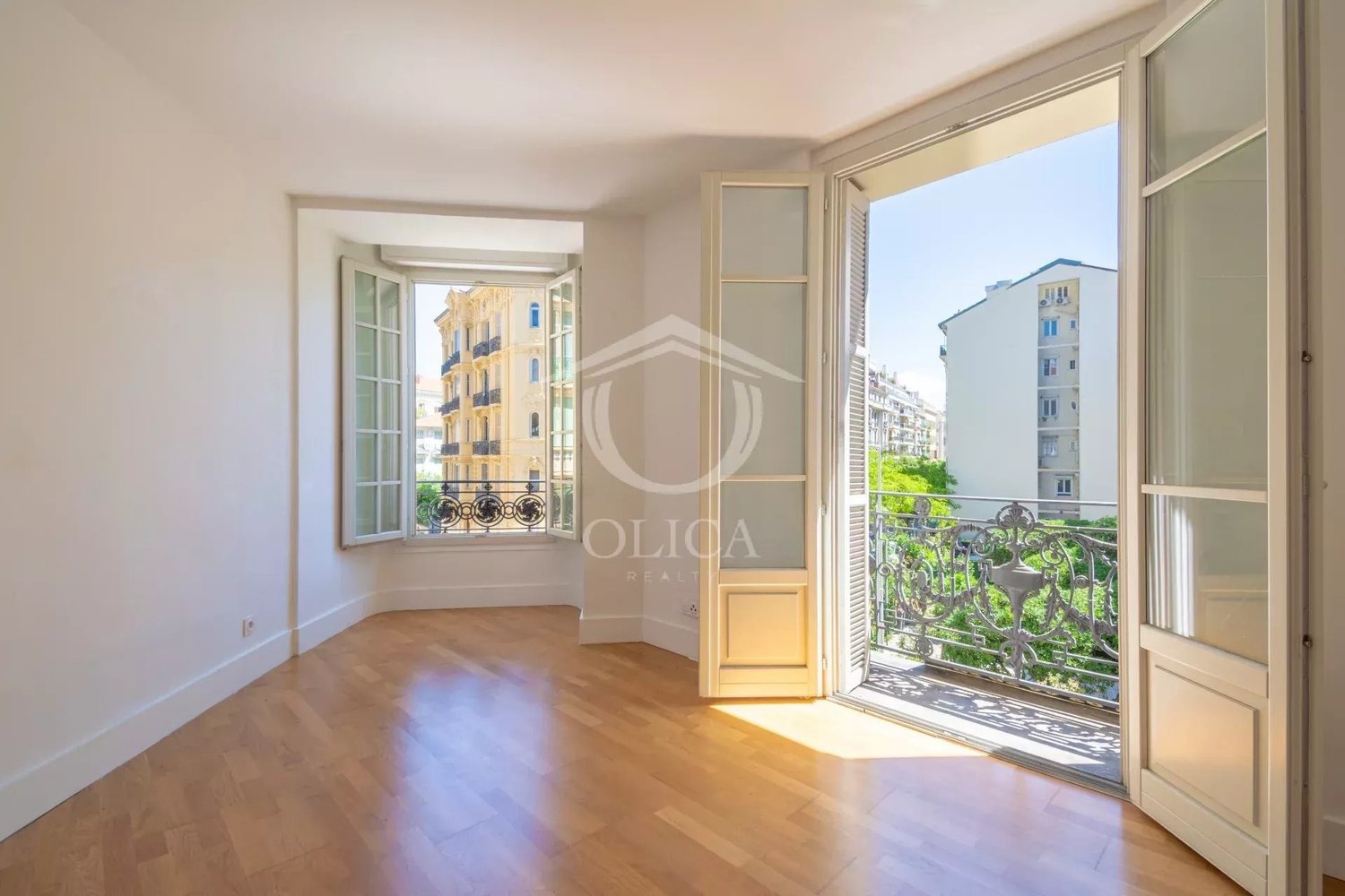 Property photo in Carre d'Or
