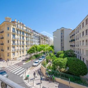 Property in Carre d'Or