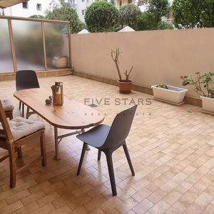 Property in Carre d'Or