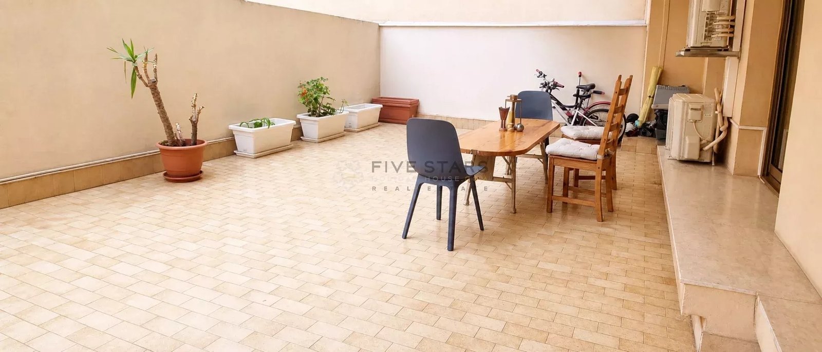 Property photo in Carre d'Or