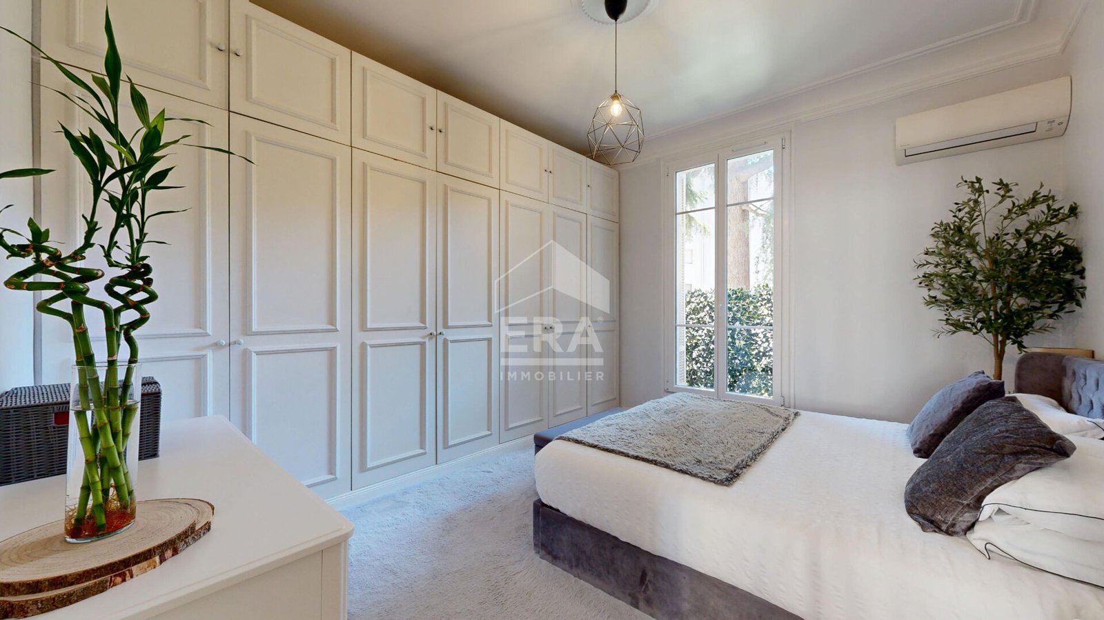 Property photo in Carre d'Or
