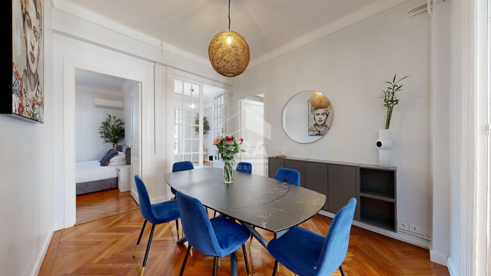 Property photo in Carre d'Or