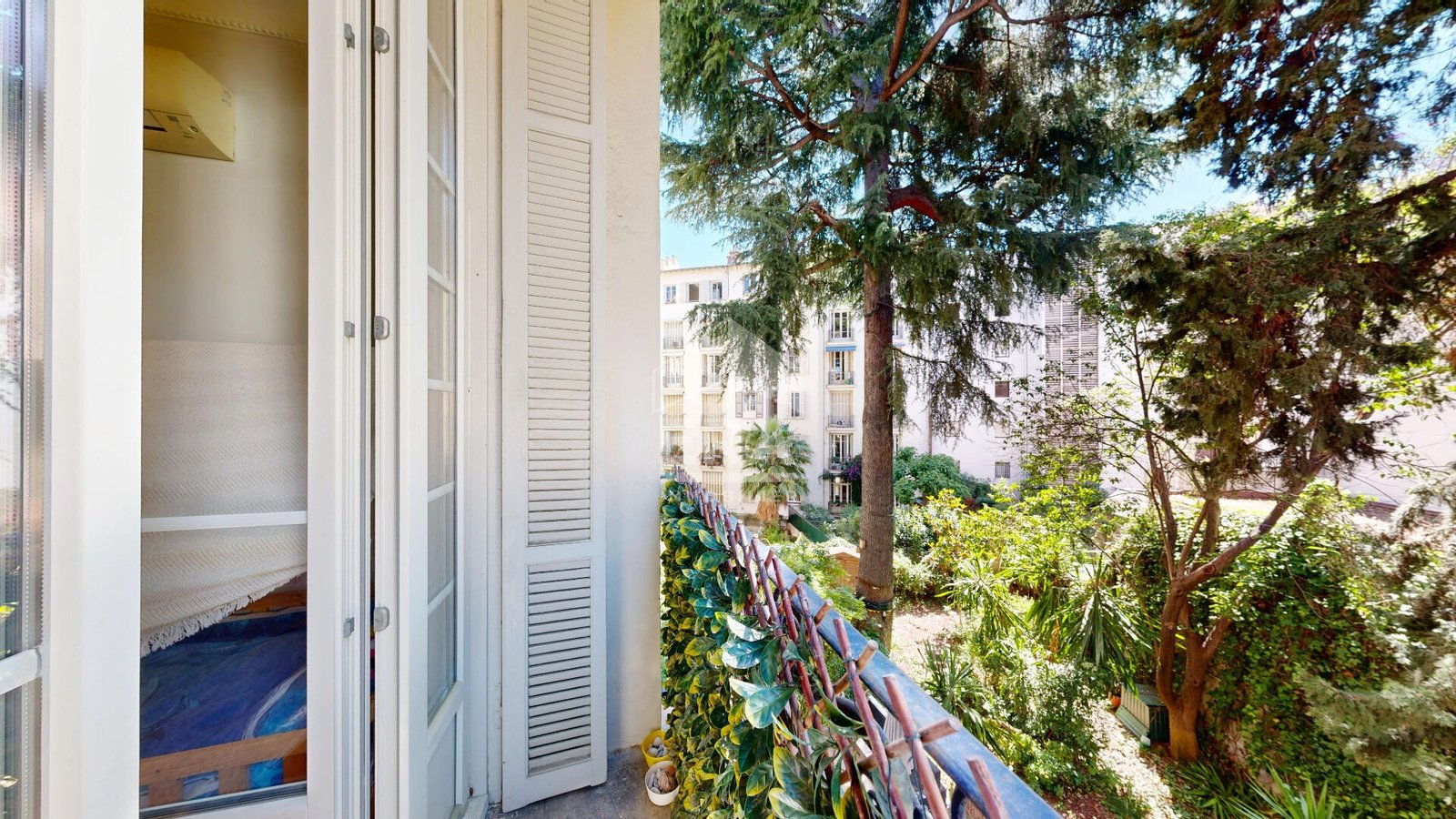 Property photo in Carre d'Or