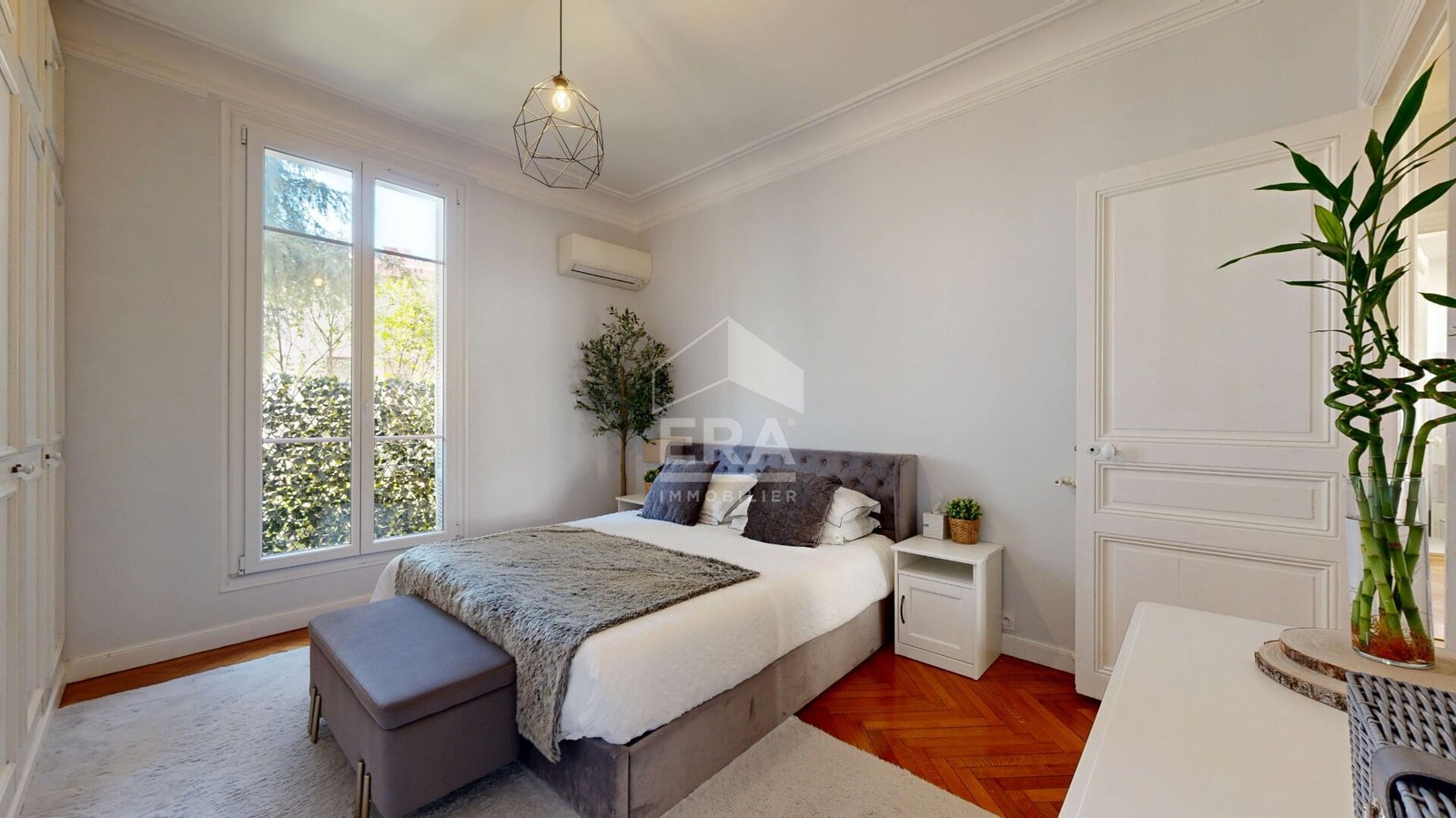 Property photo in Carre d'Or