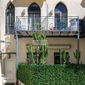 Property in Carre d'Argent