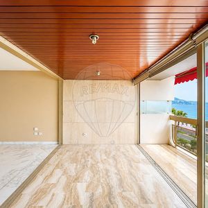 Property in Carre d'Or