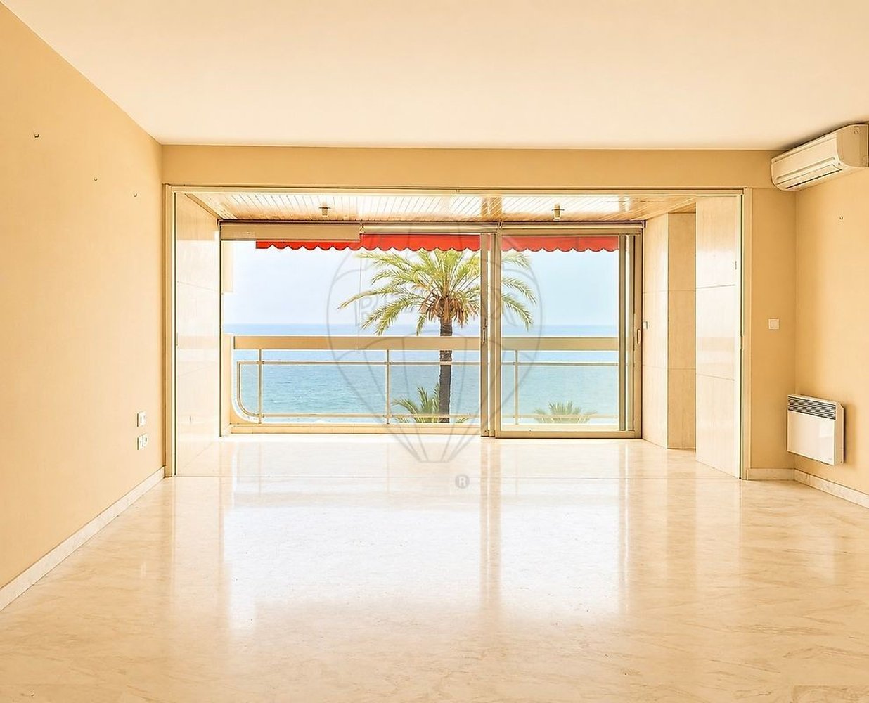 Property photo in Carre d'Or