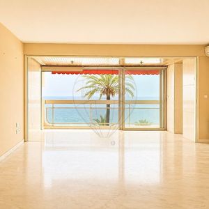 Property in Carre d'Or