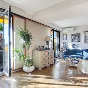 Property in Carre d'Or