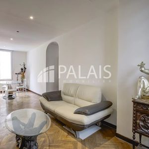 Property in Carre d'Or