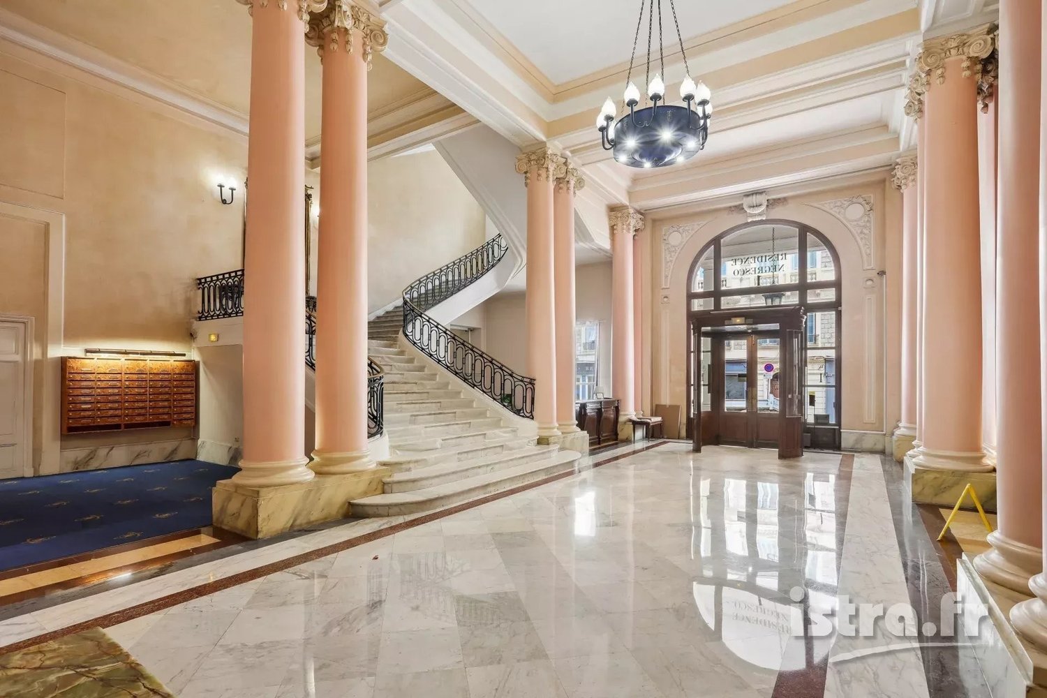 Property photo in Carre d'Or