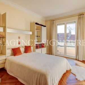 Property in Carre d'Or