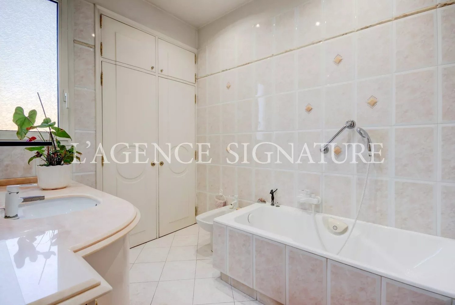 Property photo in Carre d'Or