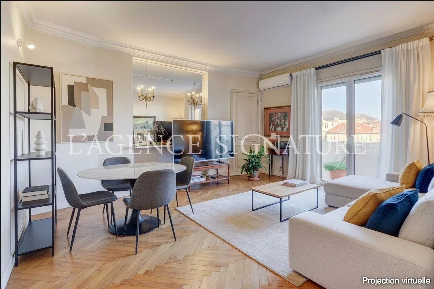 Property photo in Carre d'Or