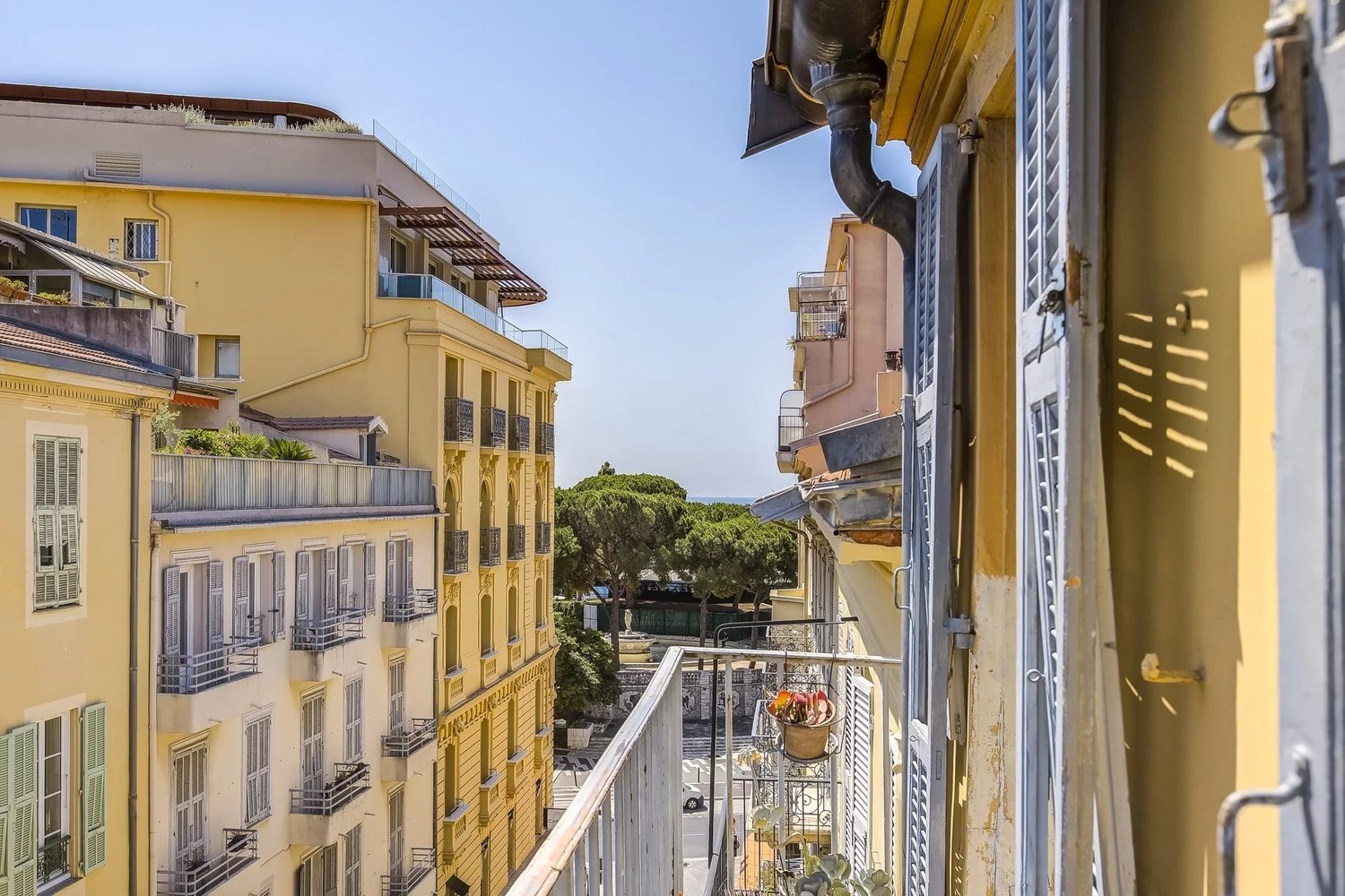 Property photo in Carre d'Or
