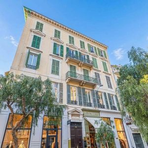 Property in Carre d'Or