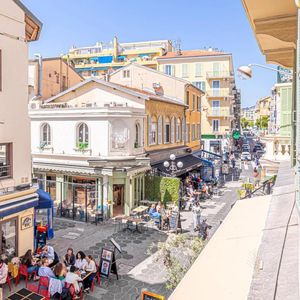 Property in Carre d'Or