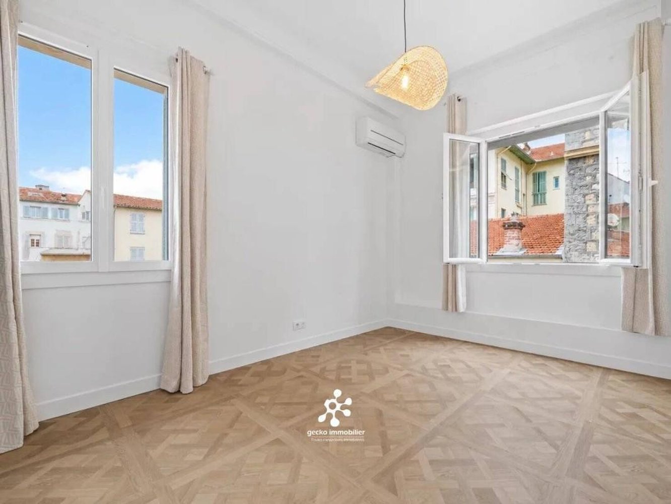 Property photo in Carre d'Or