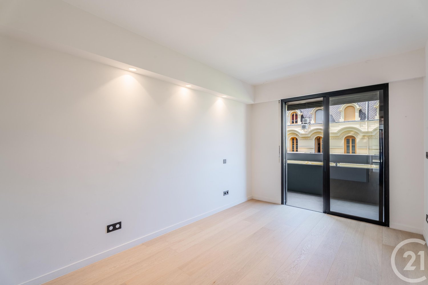 Property photo in Carre d'Or