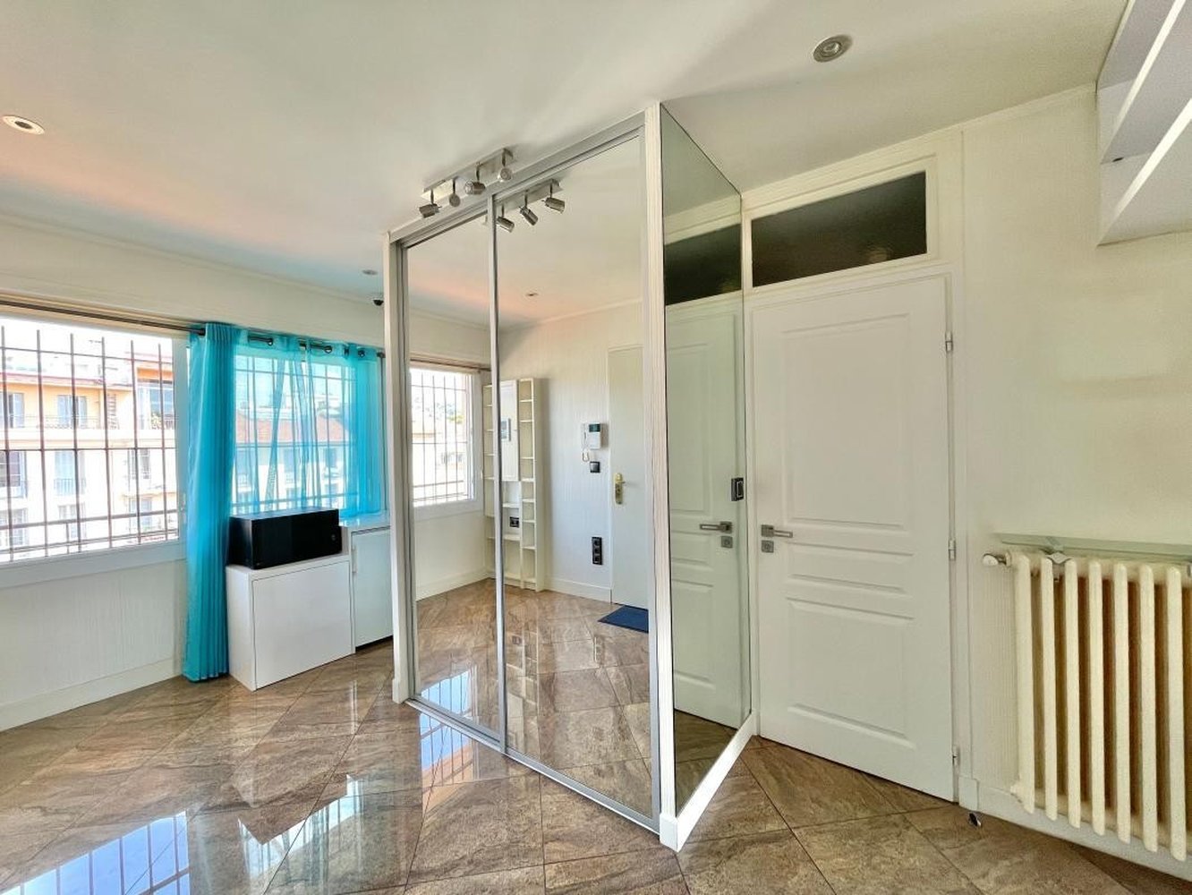 Property photo in Carre d'Or