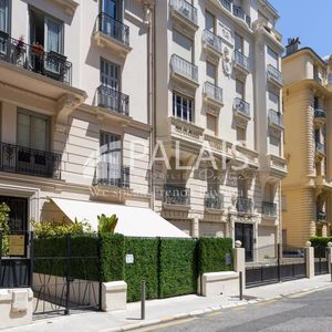 Property in Carre d'Argent