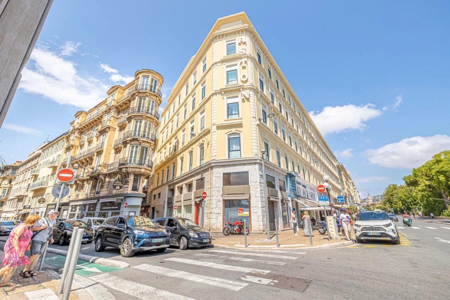 Property photo in Carre d'Argent